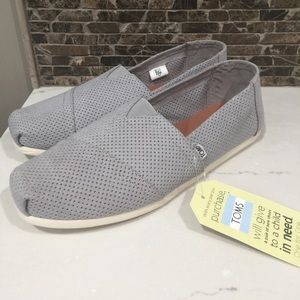 Men’s TOMS new!